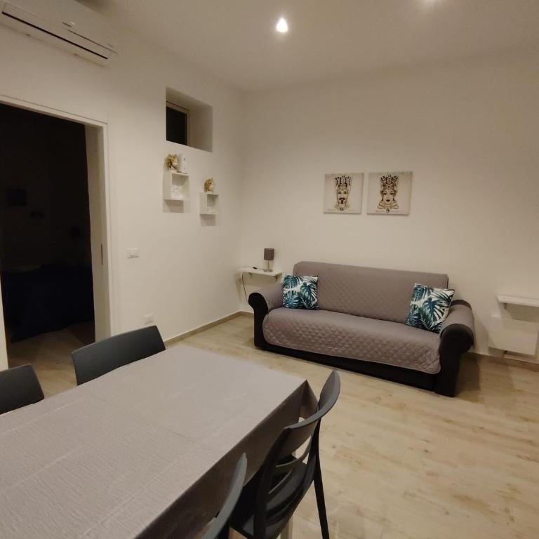 Nora’s Home - One-Bedroom House - 8