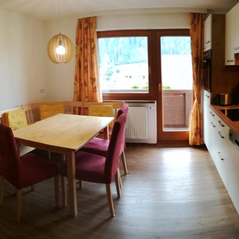 Gästehaus Vier Jahreszeiten - Apartment mit 2 Schlafzimmern und Balkon - 9