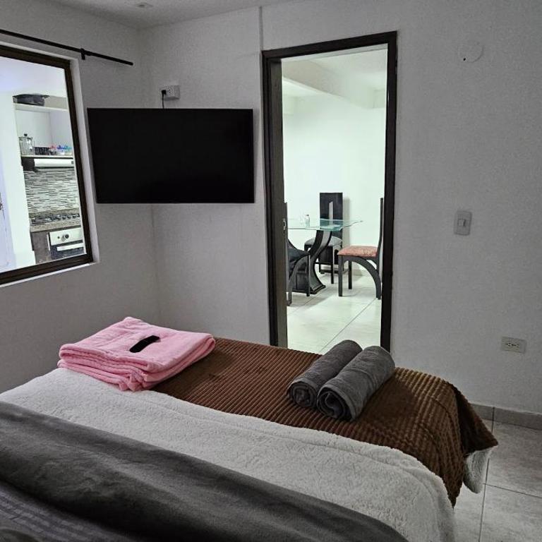 Hermosa casa con espacios independientes cerca a Mall plaza - Apartamento - 3