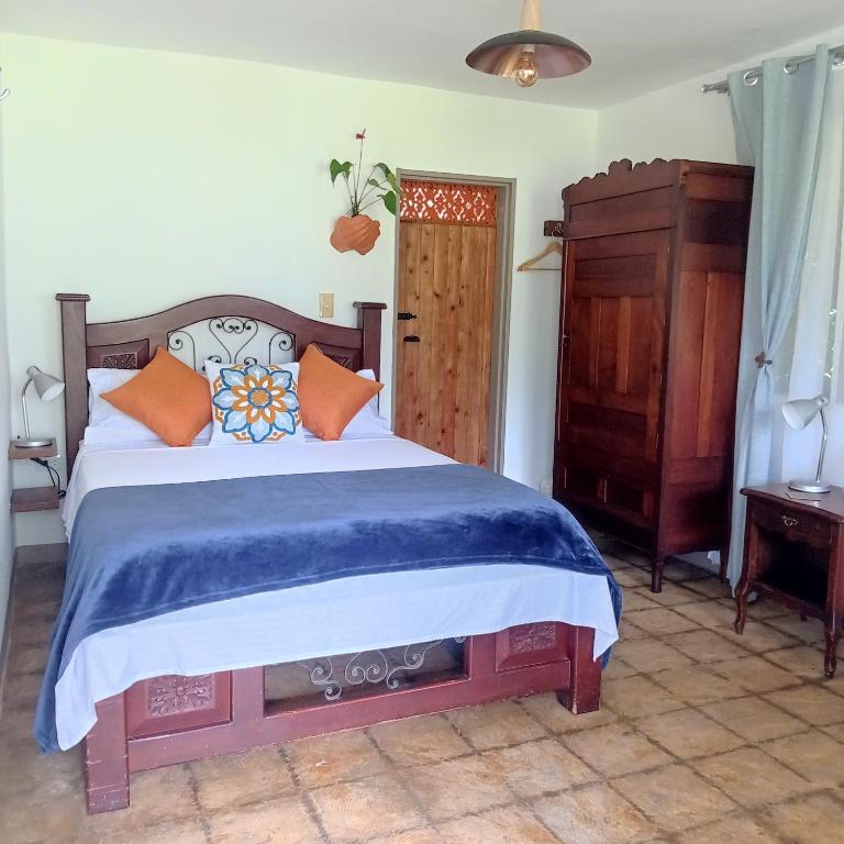 Alojamiento Rural Jardín Consentido - Habitación Triple con baño privado - 4