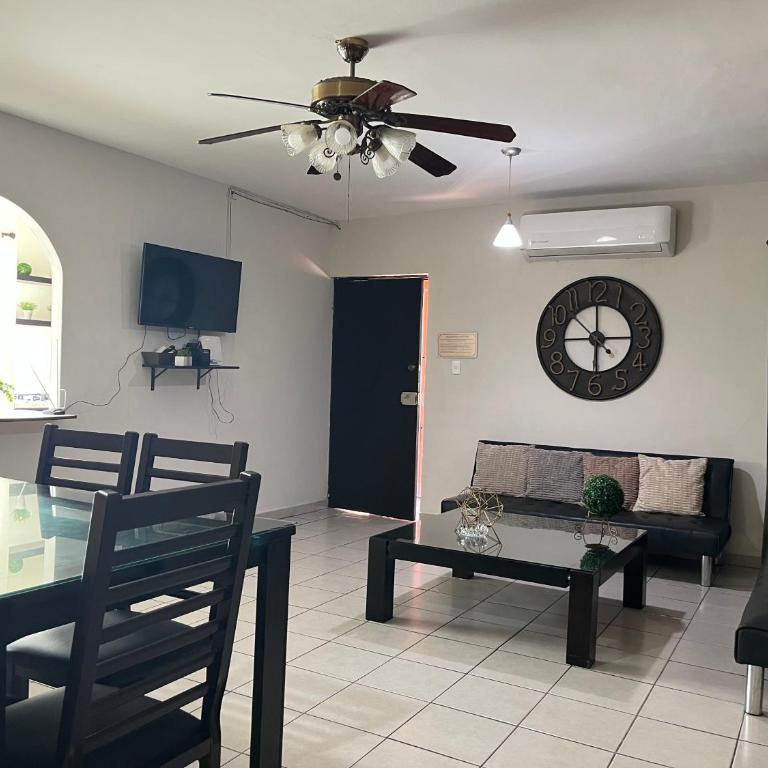Departamento Zona Dorada - Apartment - 30