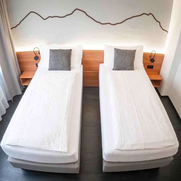 Hotel Merkur - West Station - Doppel-/Zweibettzimmer mit Bad - 4