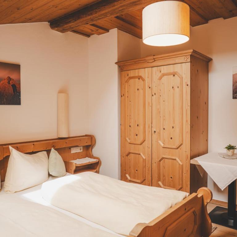 Demeterhof Knolln - Dreibettzimmer mit Dusche - 8