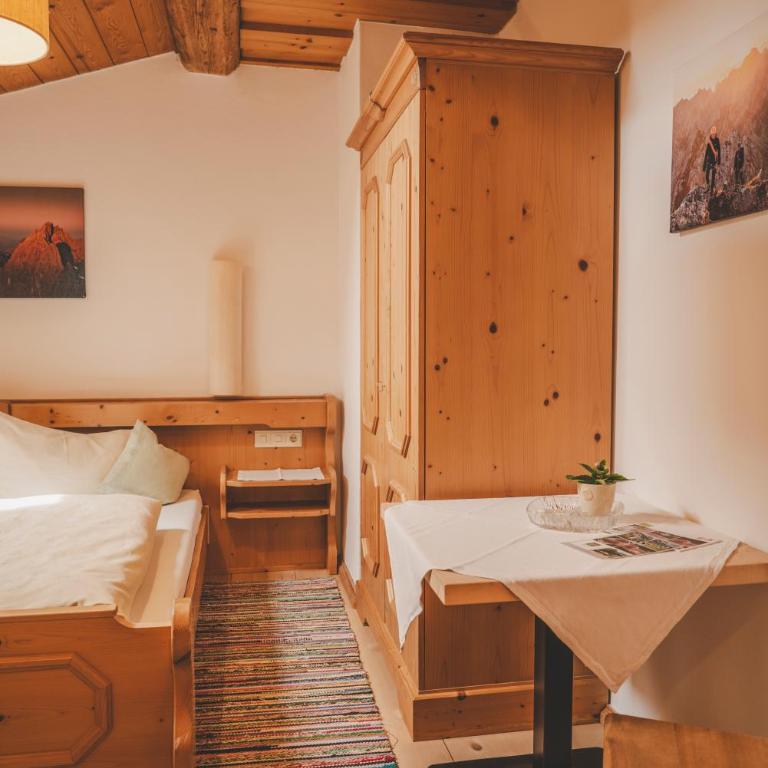 Demeterhof Knolln - Dreibettzimmer mit Dusche - 1