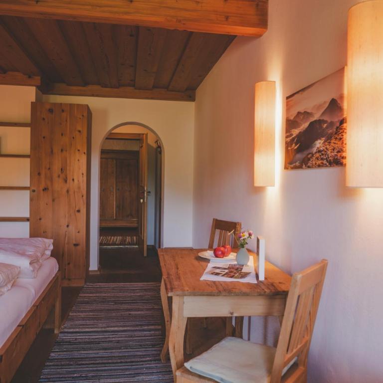 Demeterhof Knolln - Dreibettzimmer mit Dusche - 9