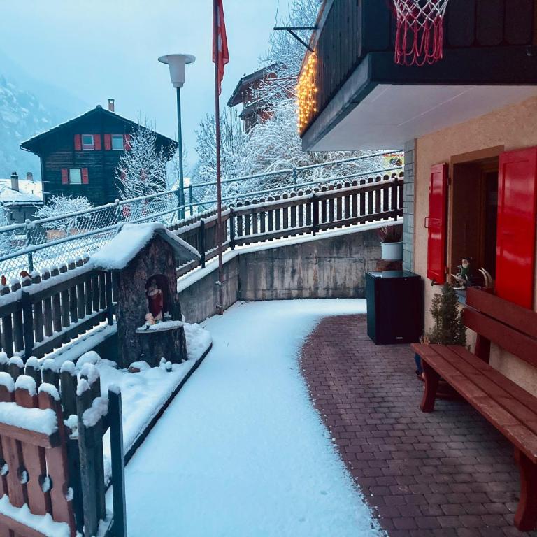 Apartment Morgengruss - 3 Min Walk to Train Station, Central & Quiet - Apartment - Erdgeschoss - 3