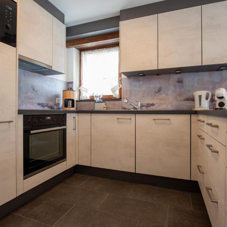 Haus Viola - Apartment mit 4 Schlafzimmern und einem Balkon - 1