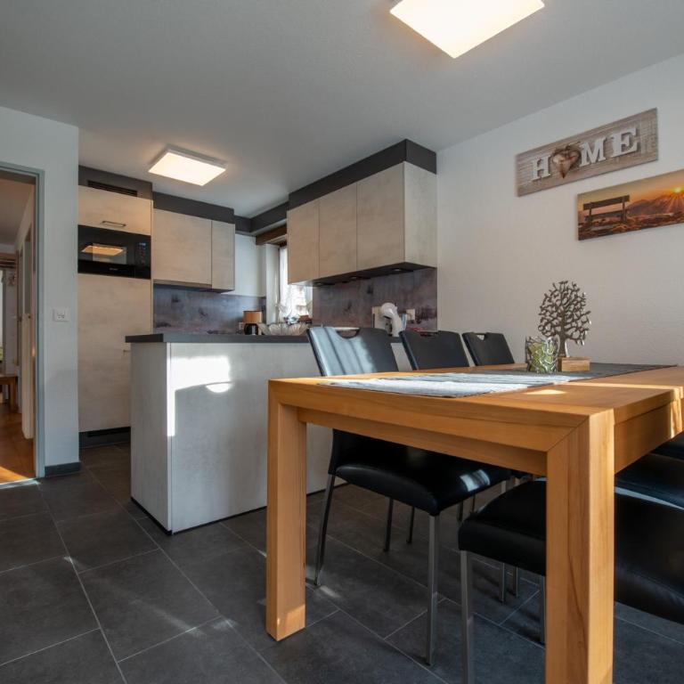 Haus Viola - Apartment mit 4 Schlafzimmern und einem Balkon - 3