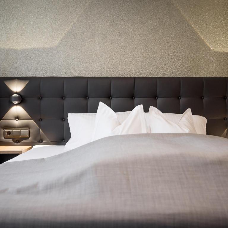 Regina Hotelsuites - Comfort Double Room with Balcony - 5