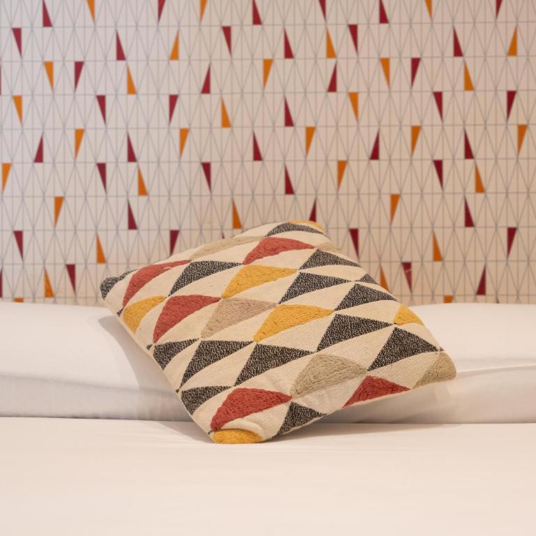 The Central House Barcelona Gracia - Double Room with Private Bathroom - 3