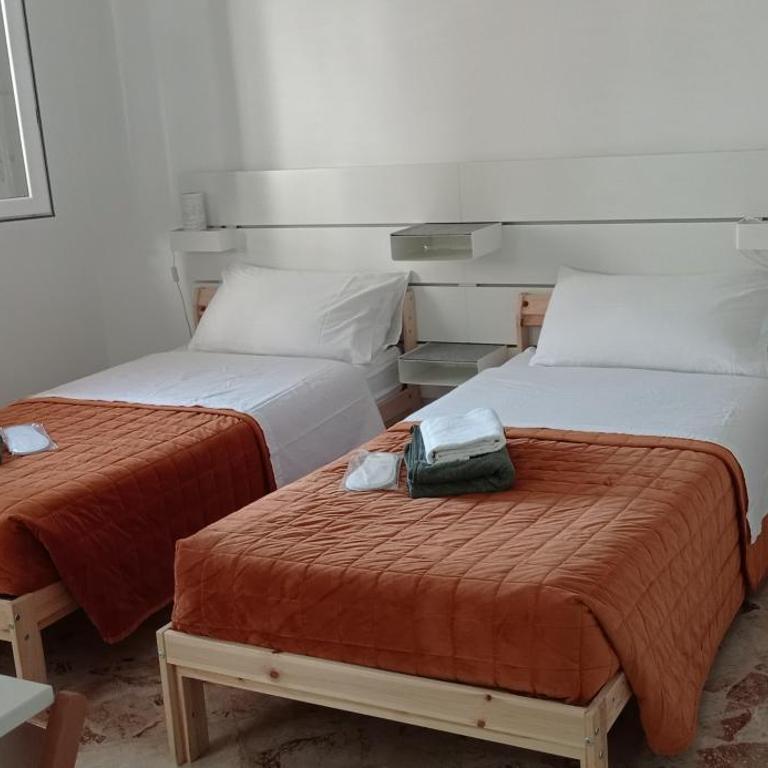 CasaRA - Double or Twin Room with Bathroom - 4