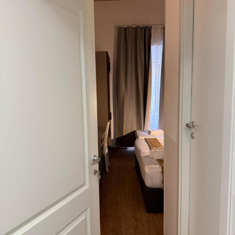 Conte GuestHouse - Triple Room with Balcony - 6