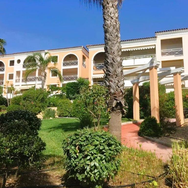 HYEGUY Appartement pour 3 personnes en rez de jardin avec piscine commune à Giens - Apartment mit 1 Schlafzimmer - 4
