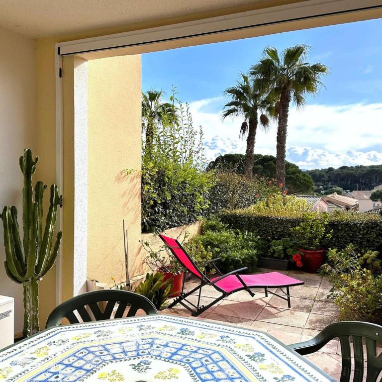 HYEGUY Appartement pour 3 personnes en rez de jardin avec piscine commune à Giens - Apartment mit 1 Schlafzimmer - 5