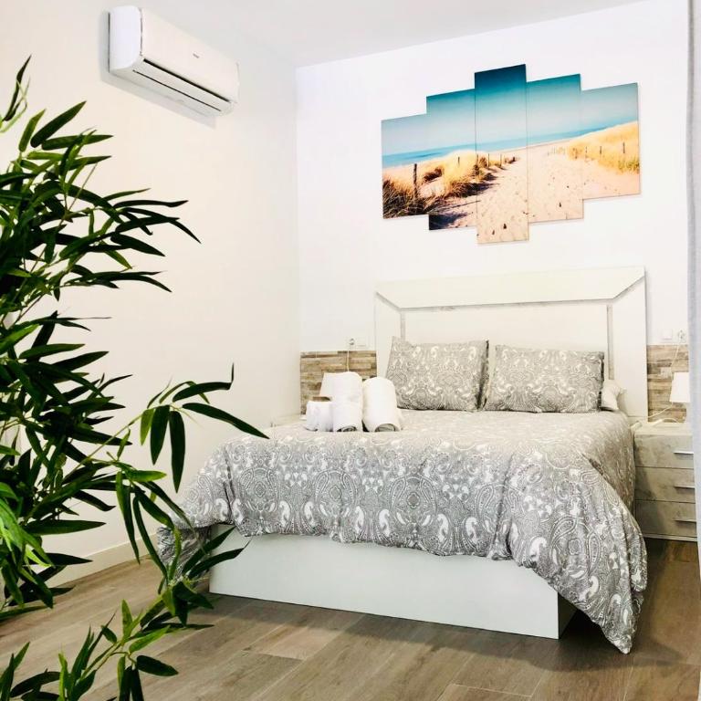 Luxury Carihuela Beach - Three-Bedroom Apartment - 33