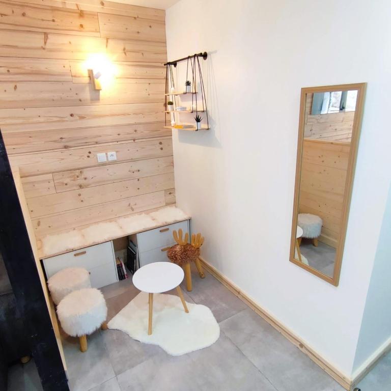 Le Bois Cosy appartement 4 étoiles 6 personnes, ACCES SKI ALPE D'HUEZ GRAND DOMAINE A 3 K M - Appartement 2 Chambres - Vue sur Lac - 66