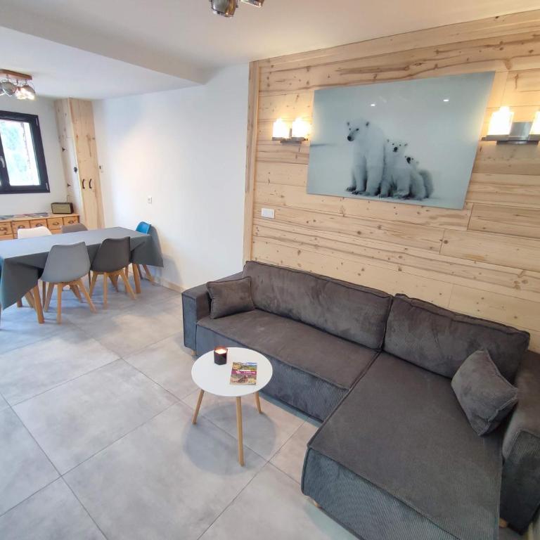 Le Bois Cosy appartement 4 étoiles 6 personnes, ACCES SKI ALPE D'HUEZ GRAND DOMAINE A 3 K M - Appartement 2 Chambres - Vue sur Lac - 64