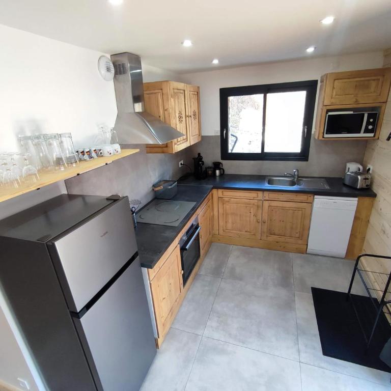 Le Bois Cosy appartement 4 étoiles 6 personnes, ACCES SKI ALPE D'HUEZ GRAND DOMAINE A 3 K M - Appartement 2 Chambres - Vue sur Lac - 70