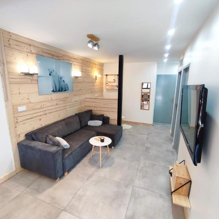 Le Bois Cosy appartement 4 étoiles 6 personnes, ACCES SKI ALPE D'HUEZ GRAND DOMAINE A 3 K M - Appartement 2 Chambres - Vue sur Lac - 71