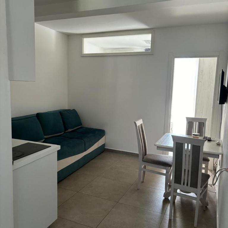 Aleksandar - One-Bedroom Apartment - 2