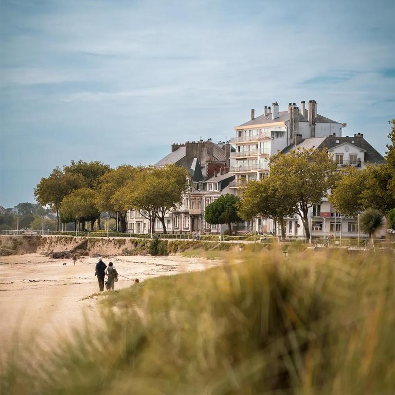 Maison Rivage - 5min Plage - Jardin & Terrasse - Charme Authentique - Parking et Wifi -Netflix - Maison 3 Chambres - 44