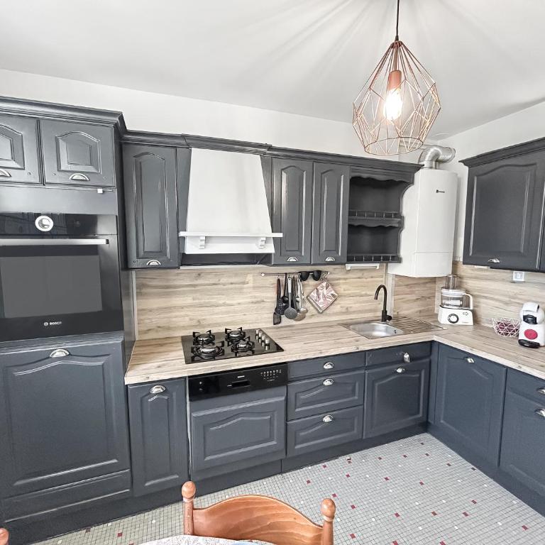 Maison Rivage - 5min Plage - Jardin & Terrasse - Charme Authentique - Parking et Wifi -Netflix - Maison 3 Chambres - 24