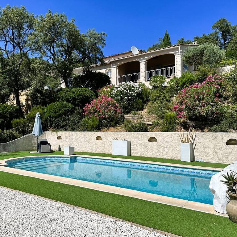 Villa Les Bancaous climatisée pour 6 personnes avec piscine privée dans le Domaine de Valcros à La Londe-les-Maures - Maison 3 Chambres - 1