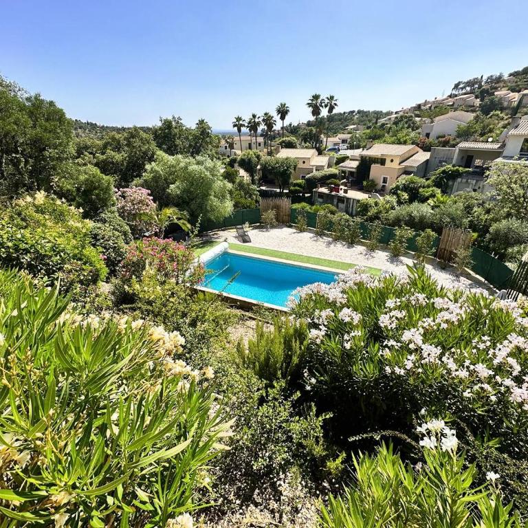 Villa Les Bancaous climatisée pour 6 personnes avec piscine privée dans le Domaine de Valcros à La Londe-les-Maures - Maison 3 Chambres - 2