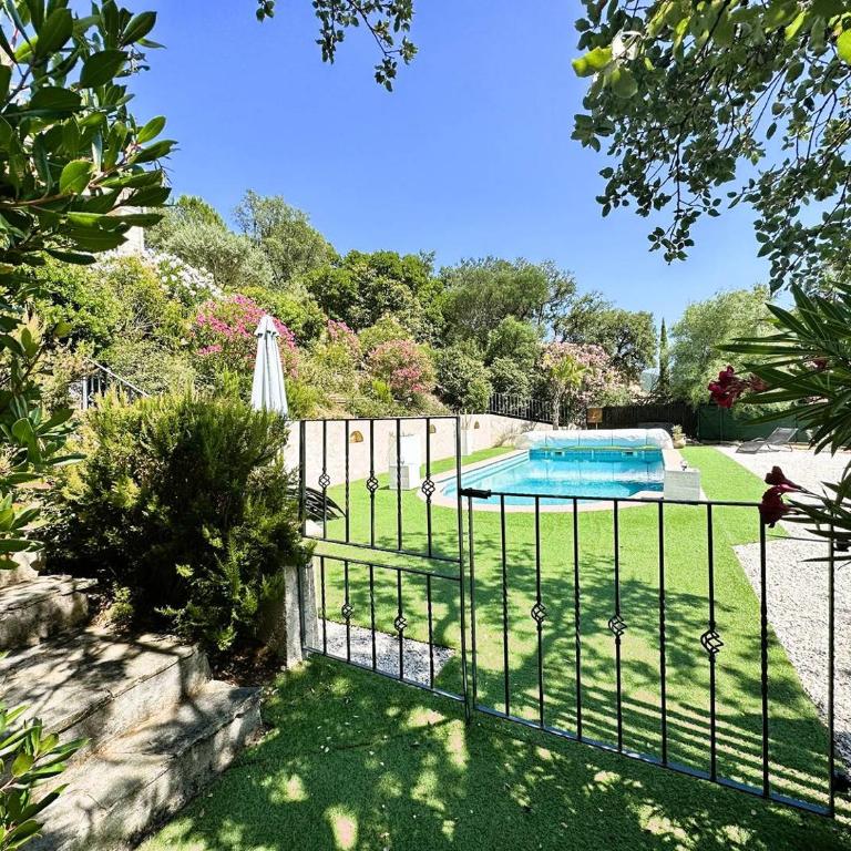 Villa Les Bancaous climatisée pour 6 personnes avec piscine privée dans le Domaine de Valcros à La Londe-les-Maures - Maison 3 Chambres - 8