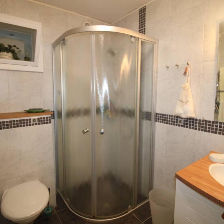 Villa Les Bancaous climatisée pour 6 personnes avec piscine privée dans le Domaine de Valcros à La Londe-les-Maures - Maison 3 Chambres - 16