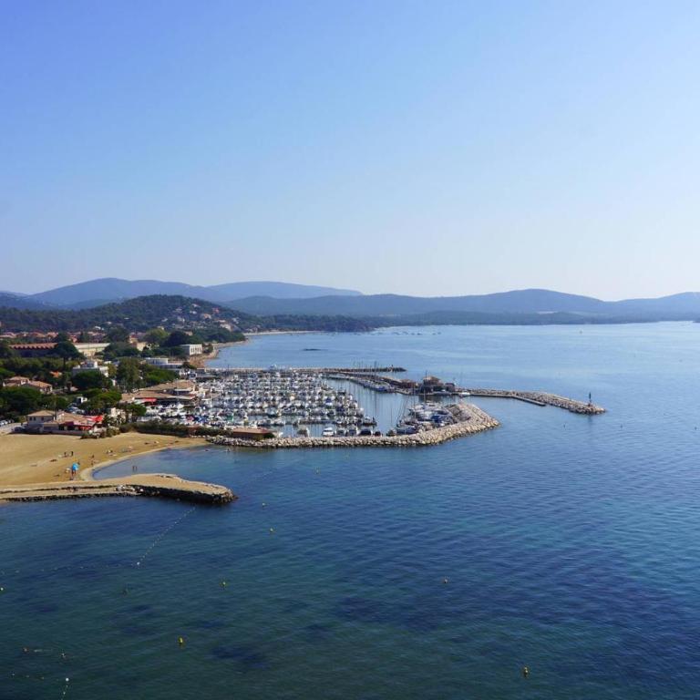 Villa Les Bancaous climatisée pour 6 personnes avec piscine privée dans le Domaine de Valcros à La Londe-les-Maures - Maison 3 Chambres - 21