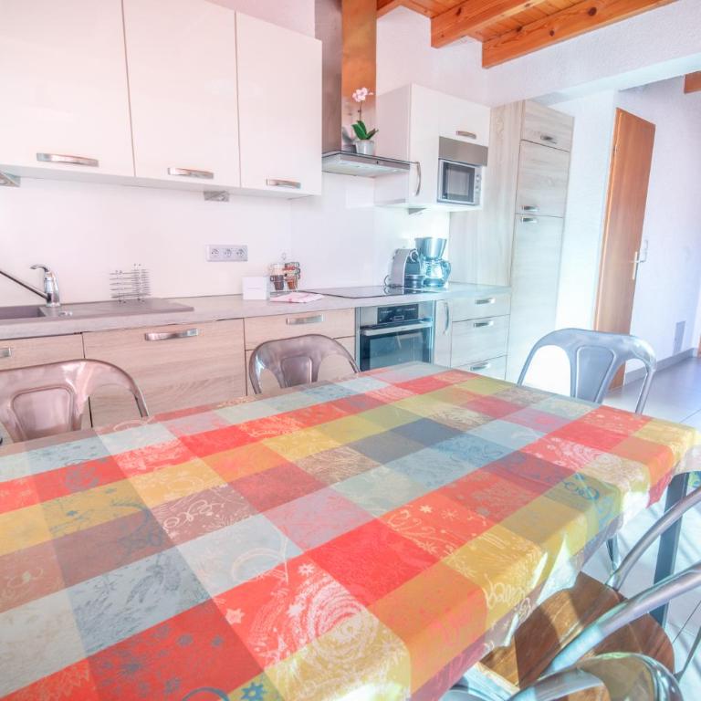 Duplex dans chalet avec superbe vue lac et piscine commune - Appartement 2 Chambres - 6