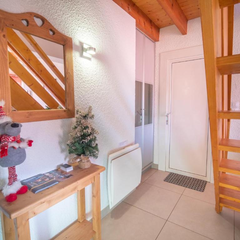 Duplex dans chalet avec superbe vue lac et piscine commune - Appartement 2 Chambres - 9