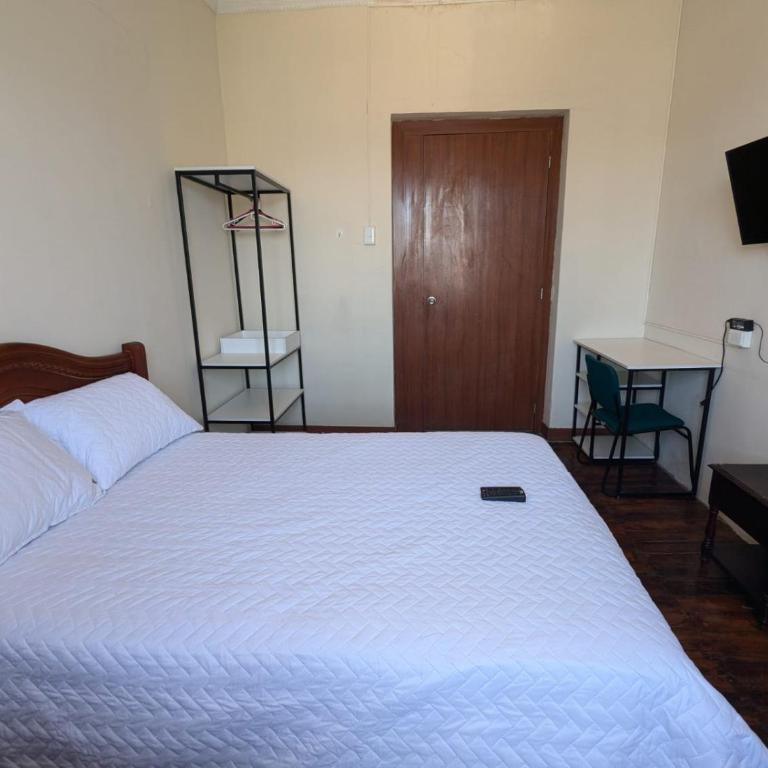 La Regina - Double Room with Shared Bathroom - 11