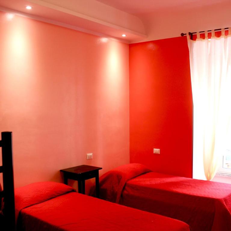 Legend R.G. - Posto Letto in Dormitorio Femminile per 4 Persone - 4