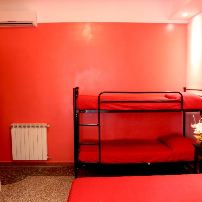 Legend R.G. - Posto Letto in Dormitorio Femminile per 4 Persone - 8