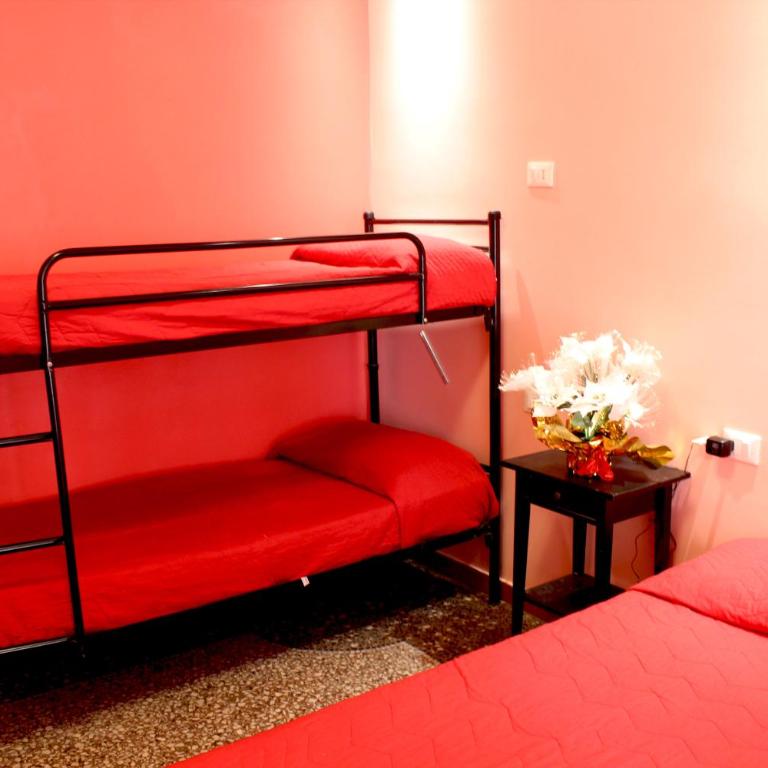 Legend R.G. - Posto Letto in Dormitorio Femminile per 4 Persone - 10