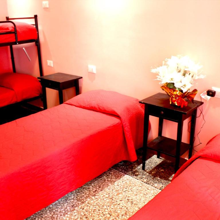 Legend R.G. - Posto Letto in Dormitorio Femminile per 4 Persone - 11