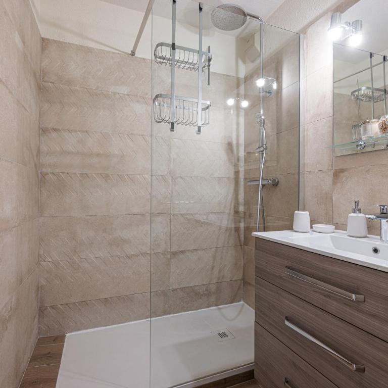RIVIERA PRESTIGE - Appartement calme à 50m de la plage avec terrasse et parking - Appartement 2 Chambres - 12