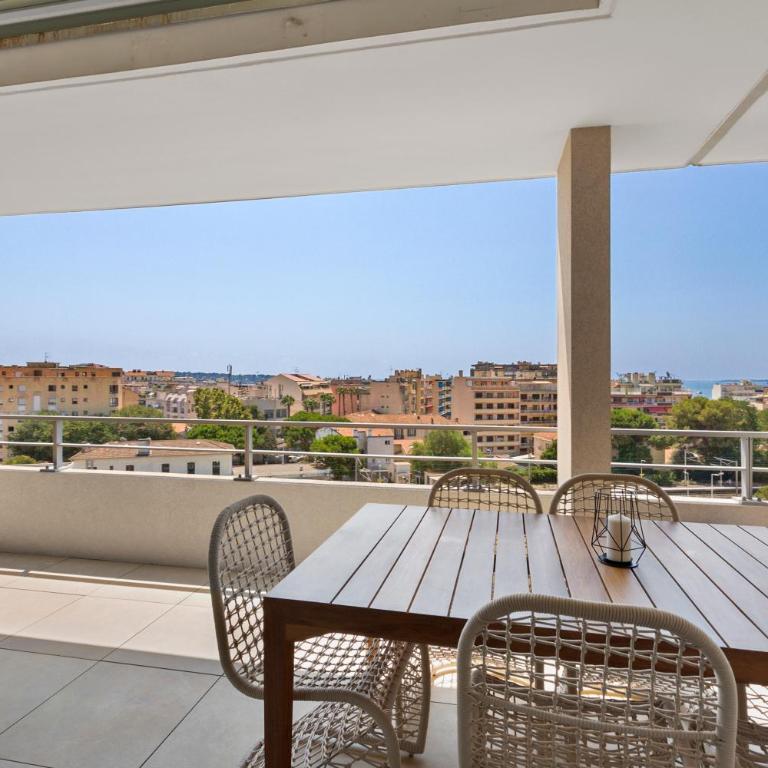 Le 701, Climatisé, toit terrasse vue mer, parking - Three-Bedroom Apartment - 6