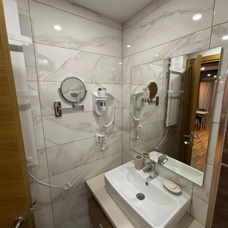 Golden Hour - Apartman sa Terasom - 7