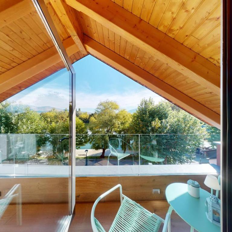 Apartaments Boutique la Torreta del Llac - Loft Apartment mit See- und Bergblick - 7