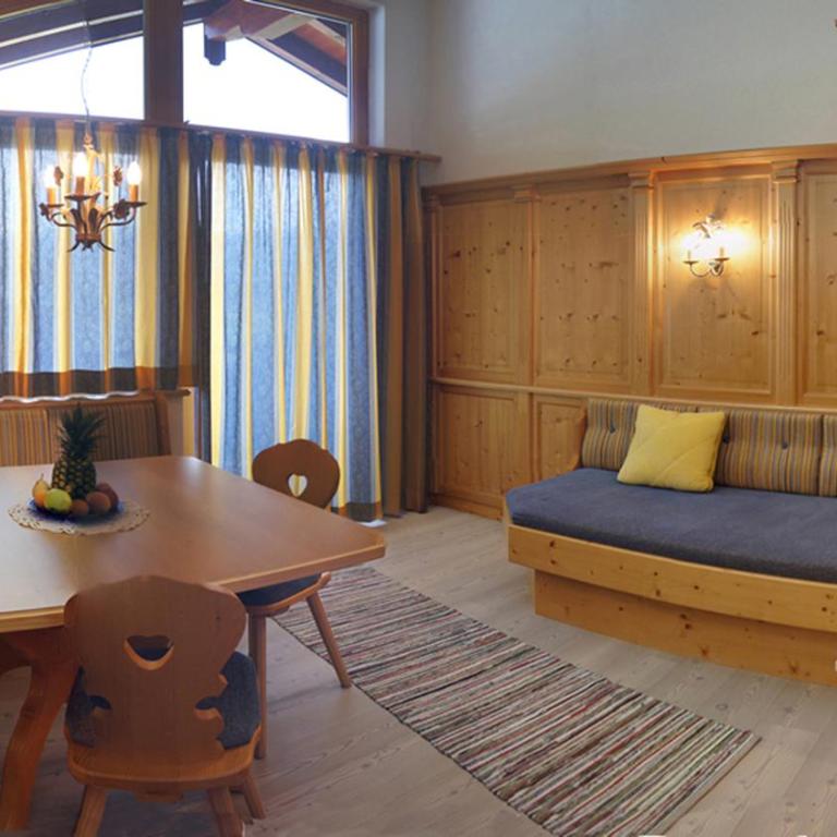 Gästehaus Alpina - Apartment mit 3 Schlafzimmern und Balkon - 1