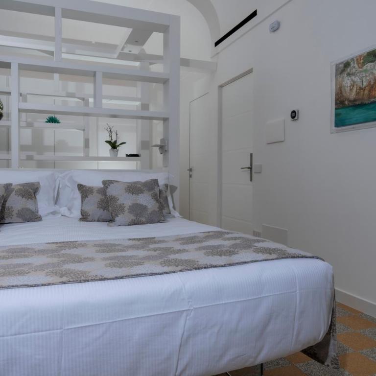 Villa L'Ara - Camera Matrimoniale Deluxe con Balcone e Vista Mare - 10