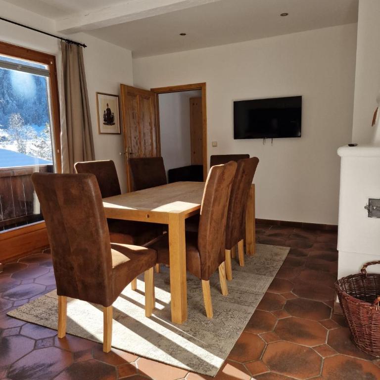 Pension Baranekhof - Just One Ski Bus Stop from Kitzsteinhorn Ski Resort - Apartment mit 3 Schlafzimmern und Bergblick - 12