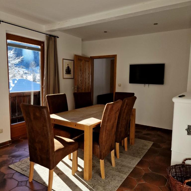 Pension Baranekhof - Just One Ski Bus Stop from Kitzsteinhorn Ski Resort - Apartment mit 3 Schlafzimmern und Bergblick - 10