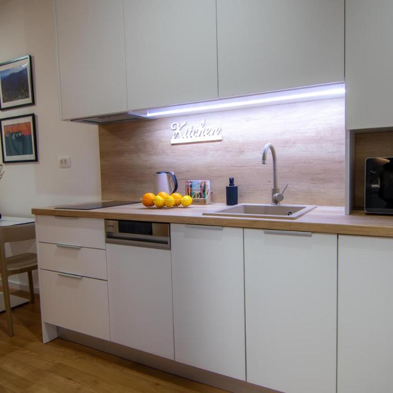 Momento Studio Apartments - Deluxe Studio - 4