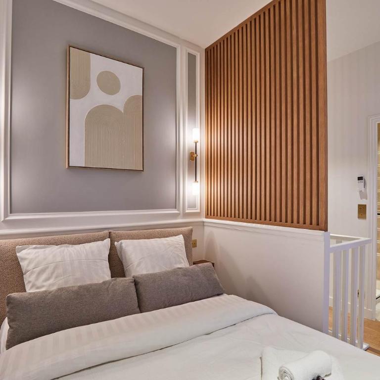 Sublim 1BDR AC Arc de Triomphe Champs Elysees by Studio Prestige - Superior One-Bedroom Apartment with Balcony - 1