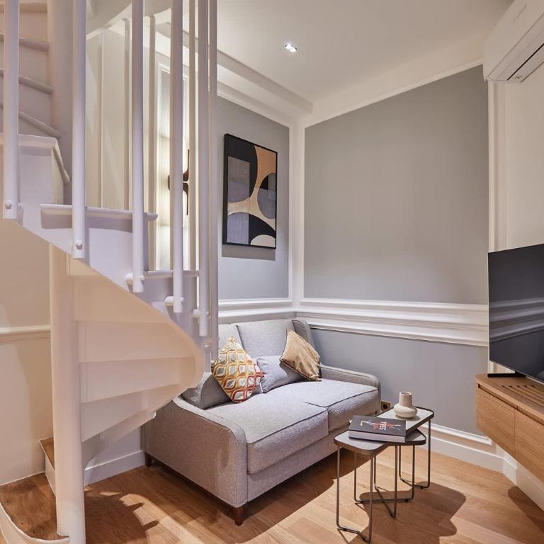 Sublim 1BDR AC Arc de Triomphe Champs Elysees by Studio Prestige - Superior One-Bedroom Apartment with Balcony - 2