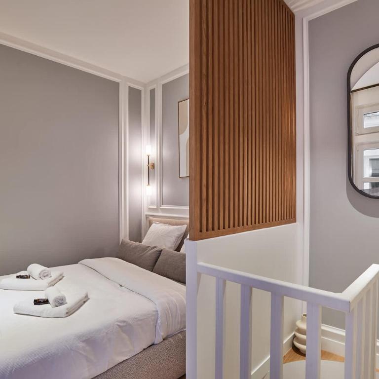Sublim 1BDR AC Arc de Triomphe Champs Elysees by Studio Prestige - Superior One-Bedroom Apartment with Balcony - 10